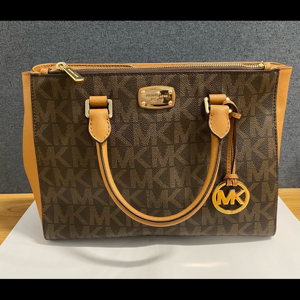 MICHAEL KORS KELLEN MD SatchelCrossbody BrownAcorn